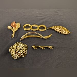 Lot of 6 Brooches